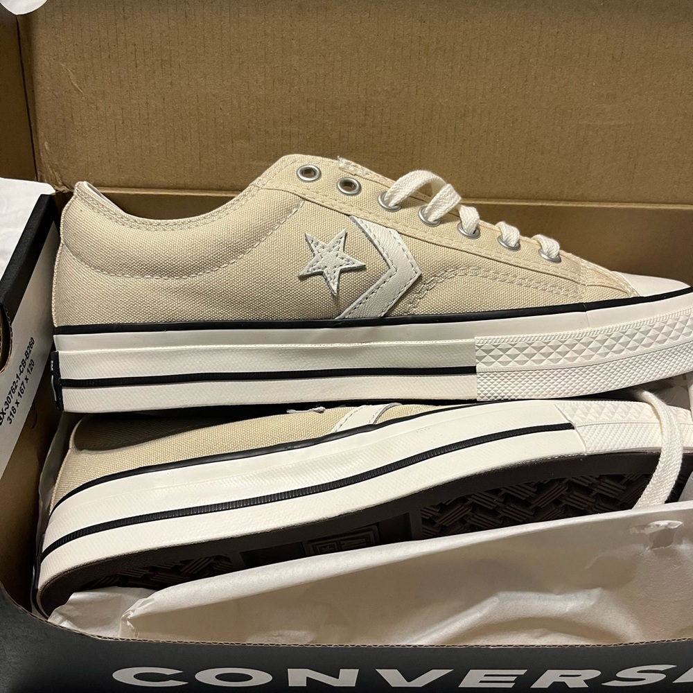 Brand new converse/ men’s 8 women 9